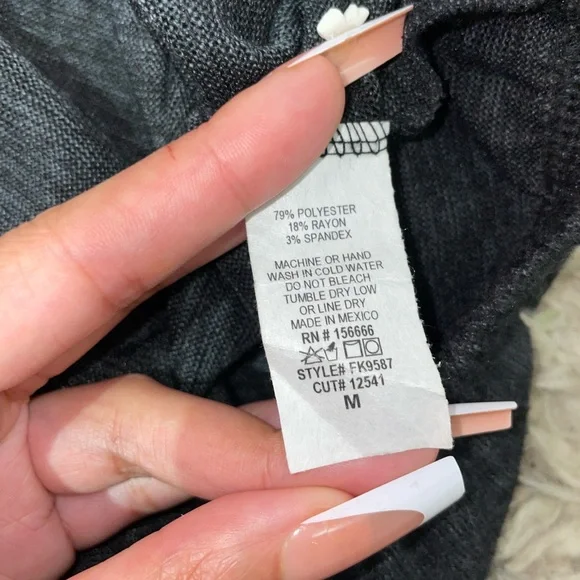 NWOT GORGEOUS SEQUENCE LIPS TOP - Picture 8 of 8